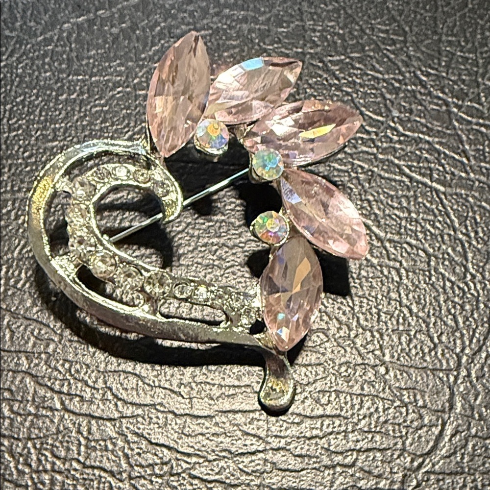 Sparkling Silver and Pink Leaf Brooch heart shaped - Picture 5 of 9